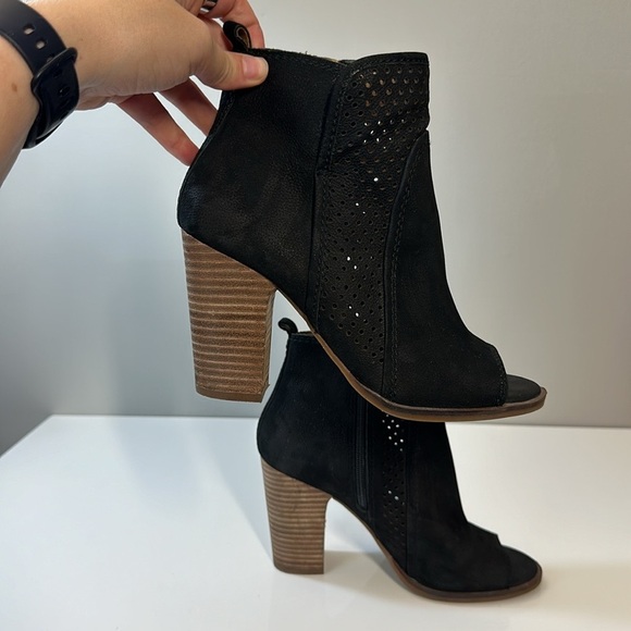 Lucky Brand Lakmen Booties Peep Toe Stacked Heel Size 7.5 - Picture 15 of 15